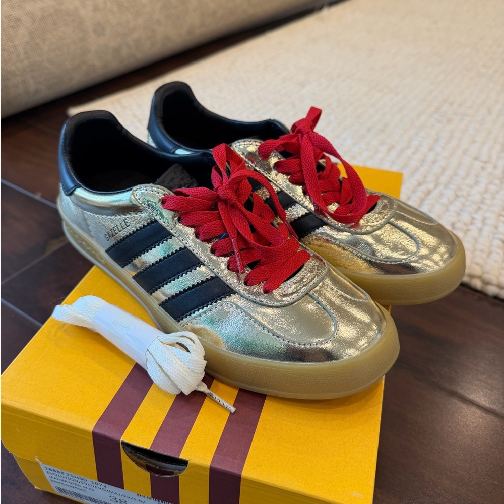 Gucci Gold and Black Sneakers with Red Accents - Picture 6 of 6